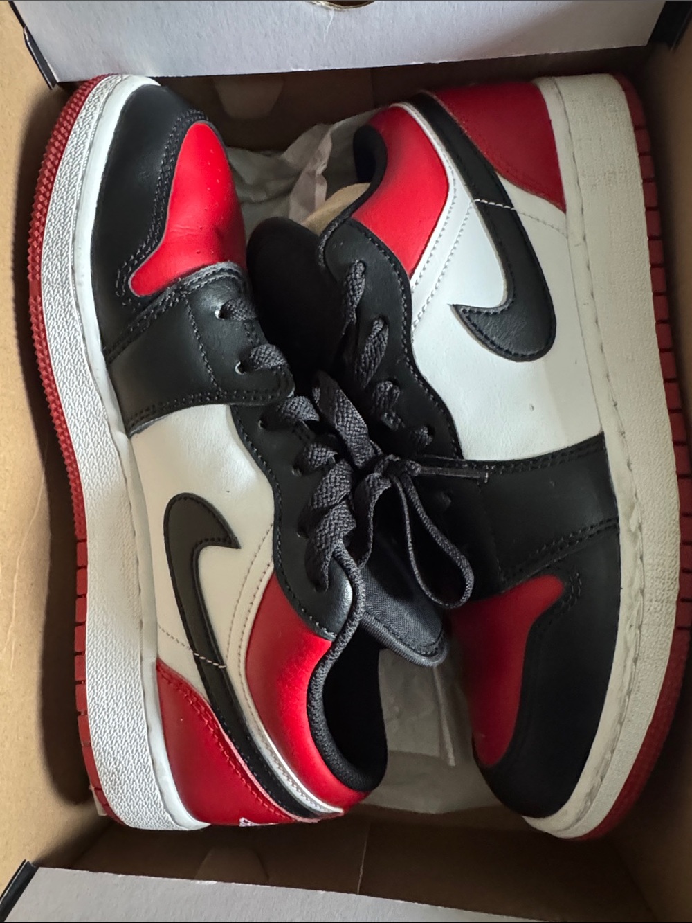Nike Kids Low-Top Sneakers in Red, Black & White